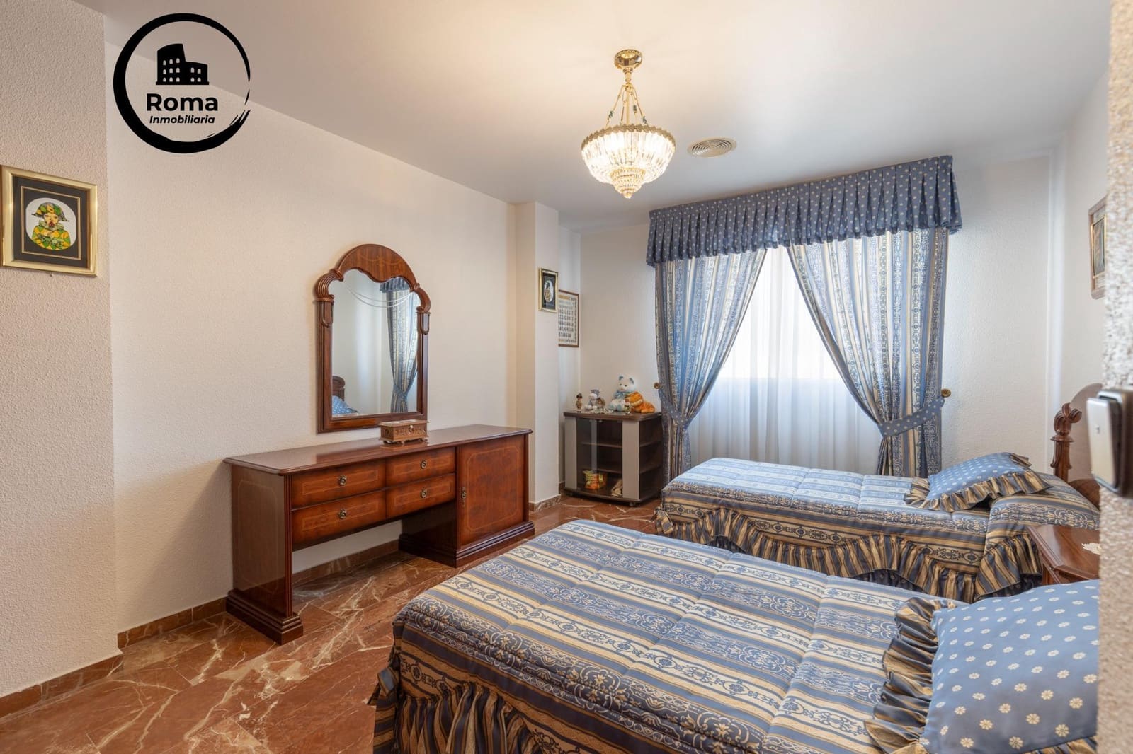 10 bedroom Semi-detached Villa for sale in Jun with garage - € 540,000 (Ref: 9450333)