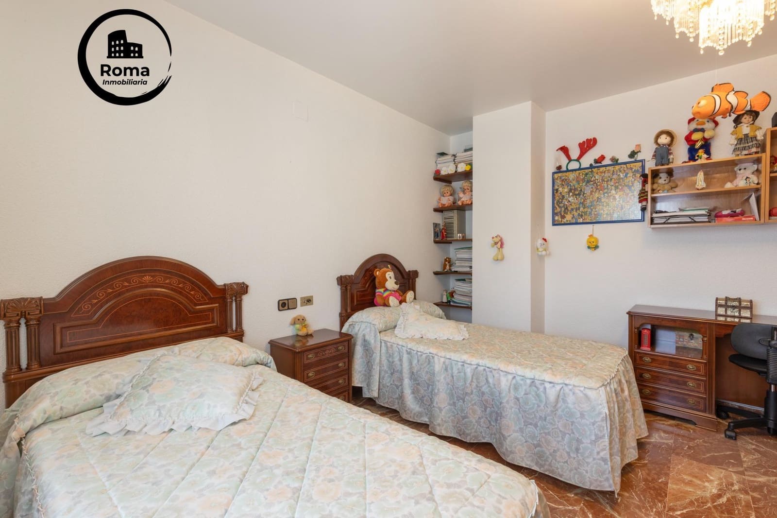 10 bedroom Semi-detached Villa for sale in Jun with garage - € 540,000 (Ref: 9450333)