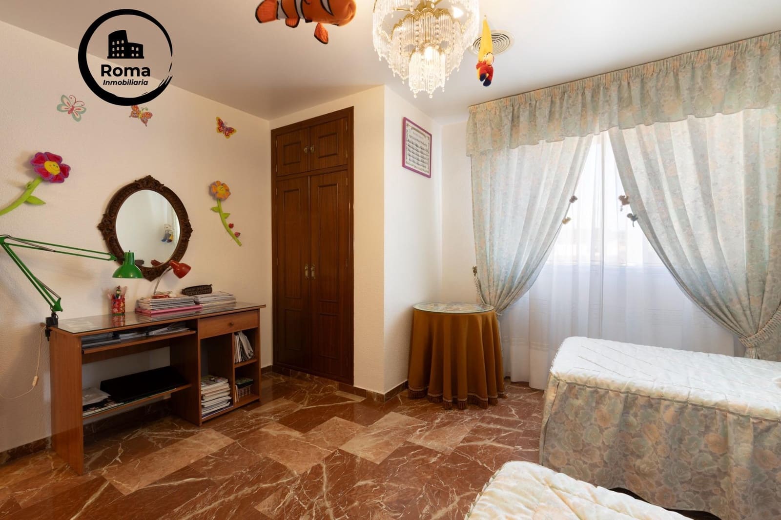 10 bedroom Semi-detached Villa for sale in Jun with garage - € 540,000 (Ref: 9450333)