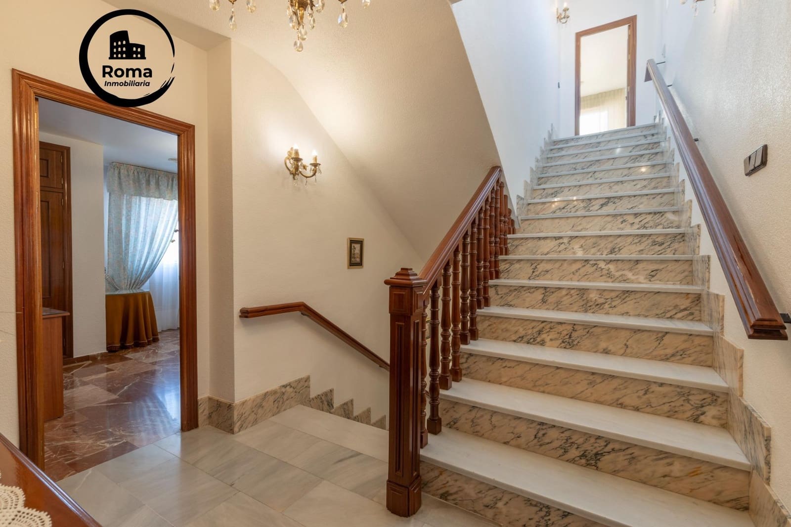 10 bedroom Semi-detached Villa for sale in Jun with garage - € 540,000 (Ref: 9450333)