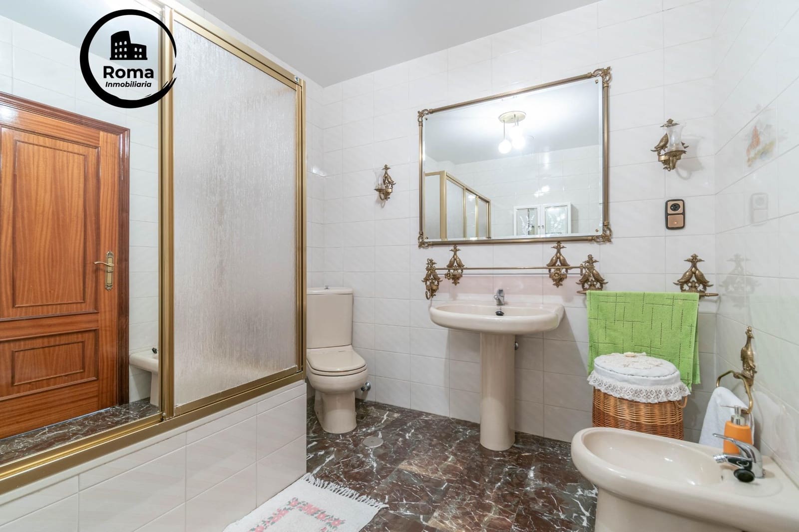 10 bedroom Semi-detached Villa for sale in Jun with garage - € 540,000 (Ref: 9450333)