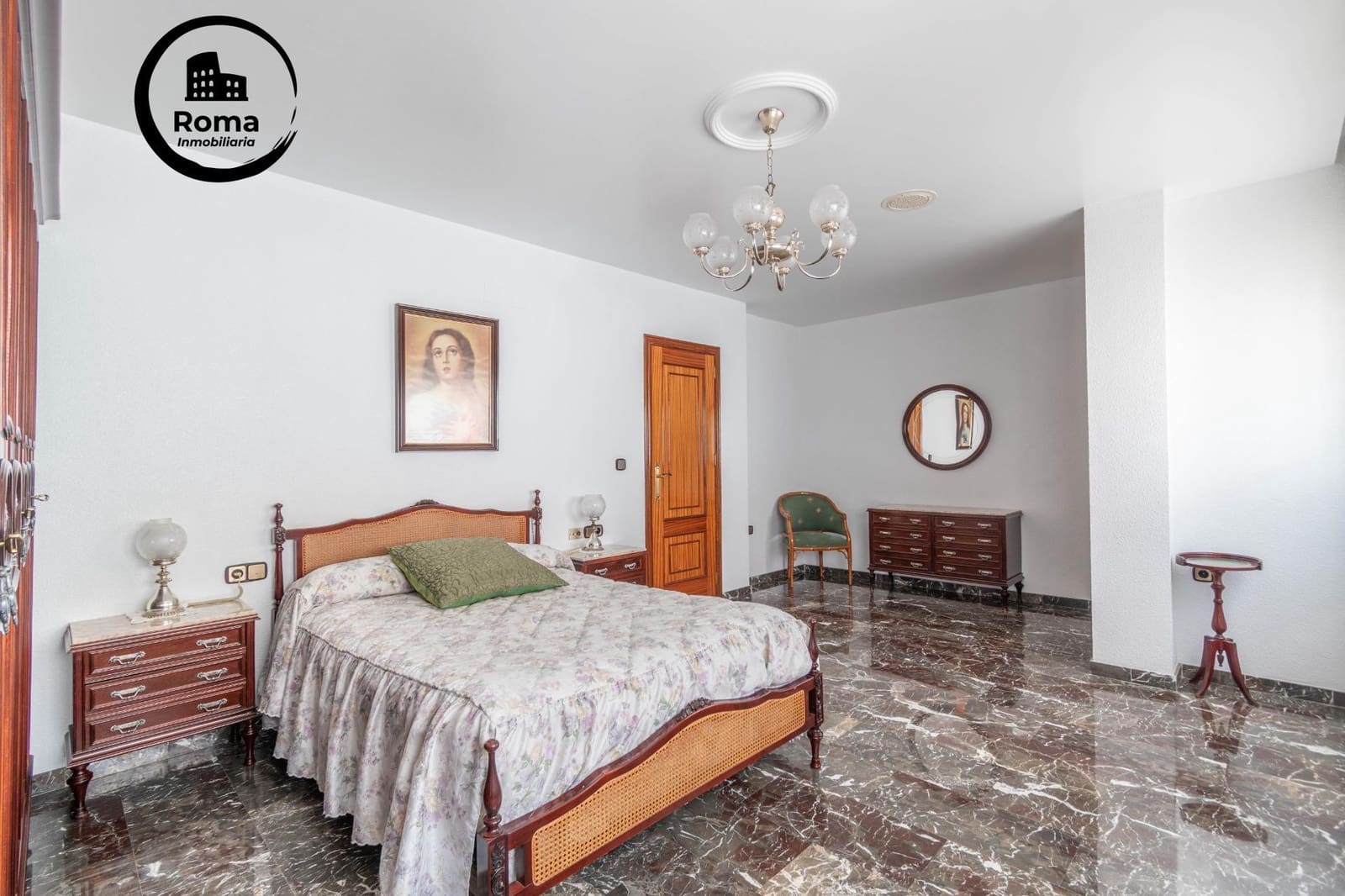 10 bedroom Semi-detached Villa for sale in Jun with garage - € 540,000 (Ref: 9450333)