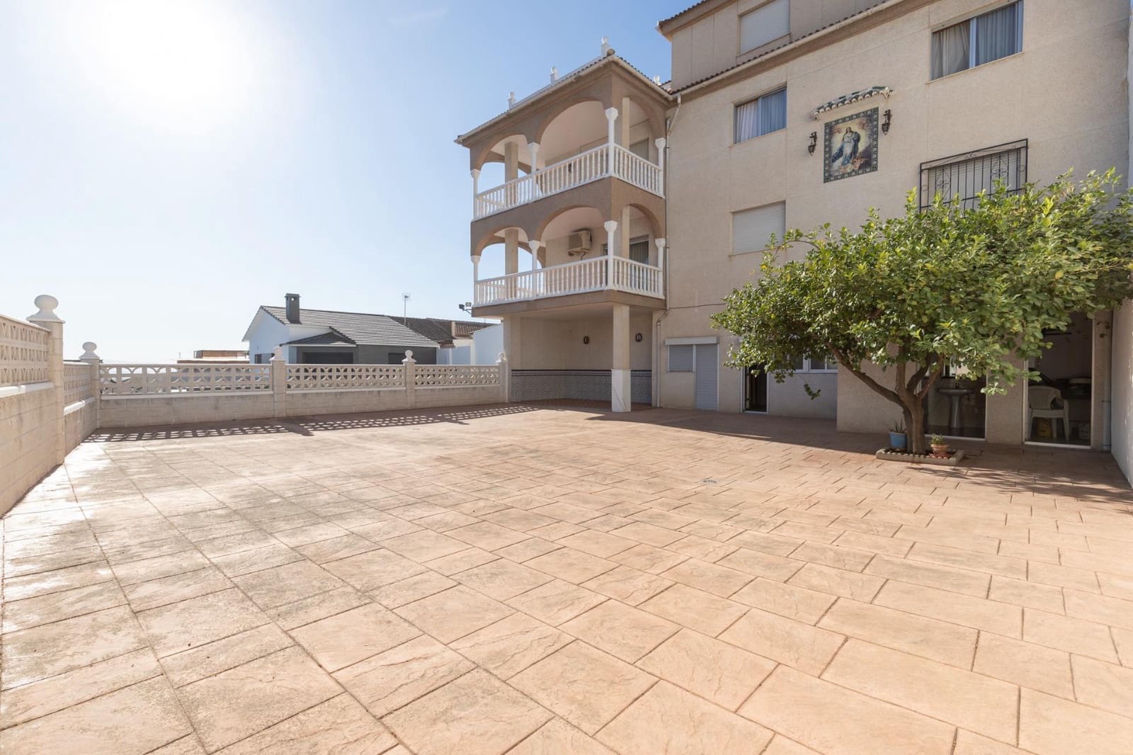 10 sovrum Semi-fristående Villa till salu i Jun med garage - 540 000 € (Ref: 9450336)