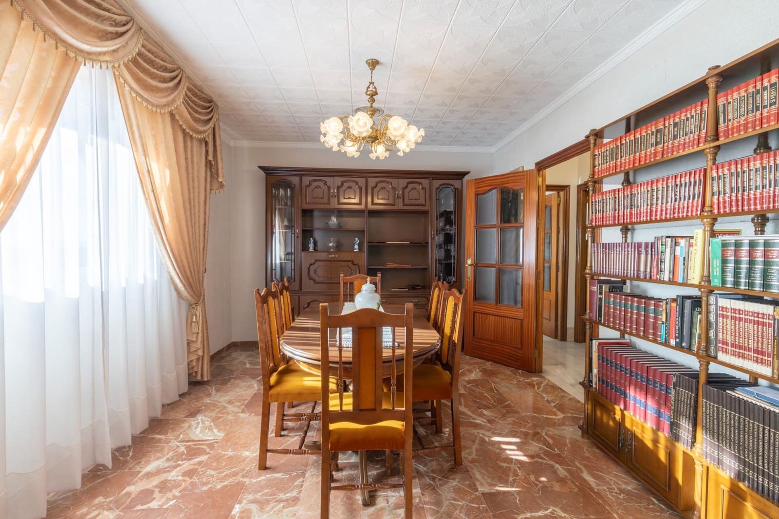 10 sovrum Semi-fristående Villa till salu i Jun med garage - 540 000 € (Ref: 9450336)