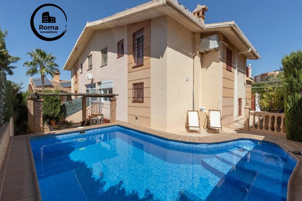 6 soveværelse Semi-Rækkehus til salg i Huetor Vega med swimmingpool garage - € 320.000 (Ref: 9450337)