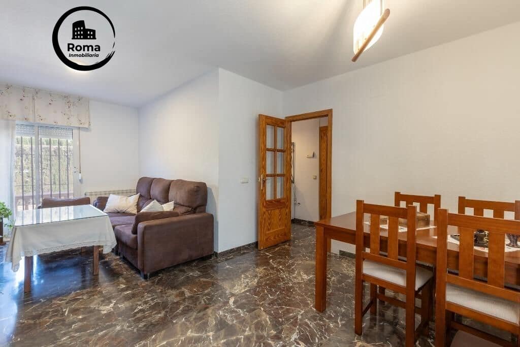 6 soveværelse Semi-Rækkehus til salg i Huetor Vega med swimmingpool garage - € 320.000 (Ref: 9450337)