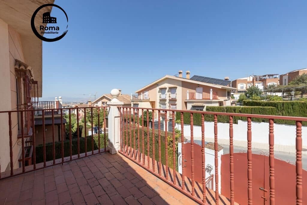 6 soveværelse Semi-Rækkehus til salg i Huetor Vega med swimmingpool garage - € 320.000 (Ref: 9450337)