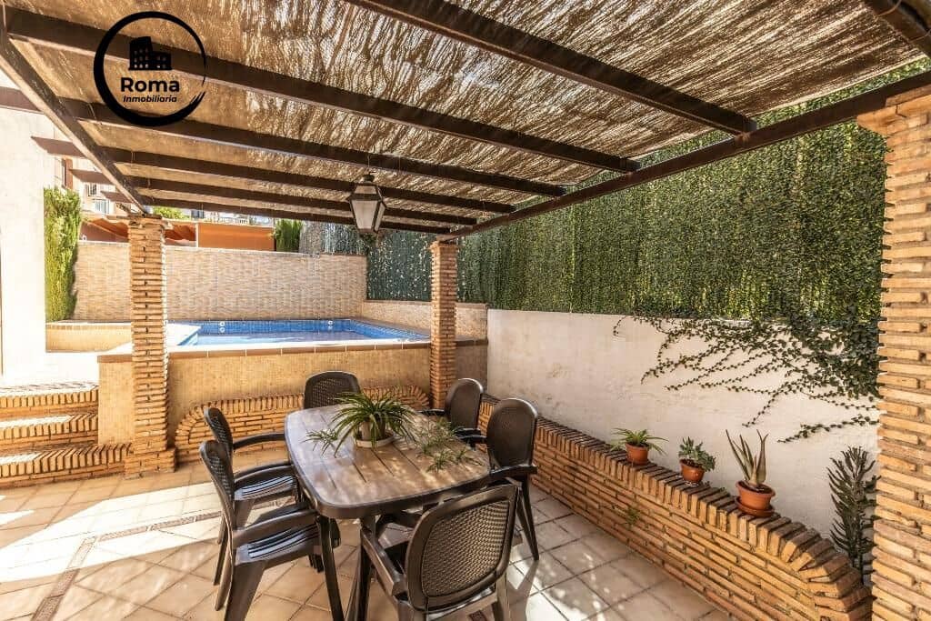 6 soveværelse Semi-Rækkehus til salg i Huetor Vega med swimmingpool garage - € 320.000 (Ref: 9450337)