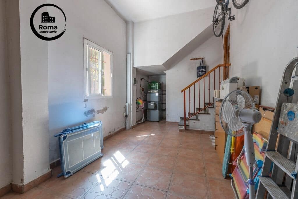 6 soveværelse Semi-Rækkehus til salg i Huetor Vega med swimmingpool garage - € 320.000 (Ref: 9450337)