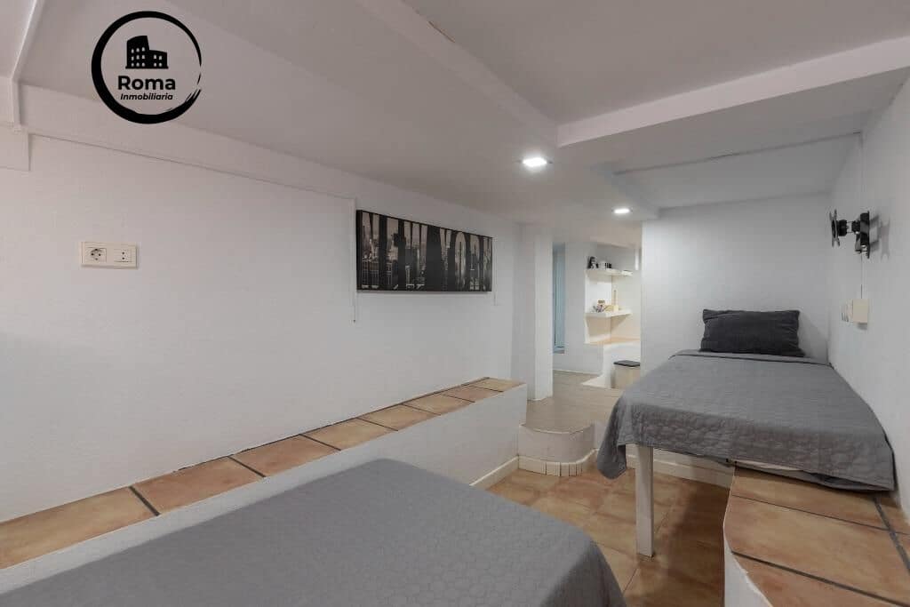 6 soveværelse Semi-Rækkehus til salg i Huetor Vega med swimmingpool garage - € 320.000 (Ref: 9450337)