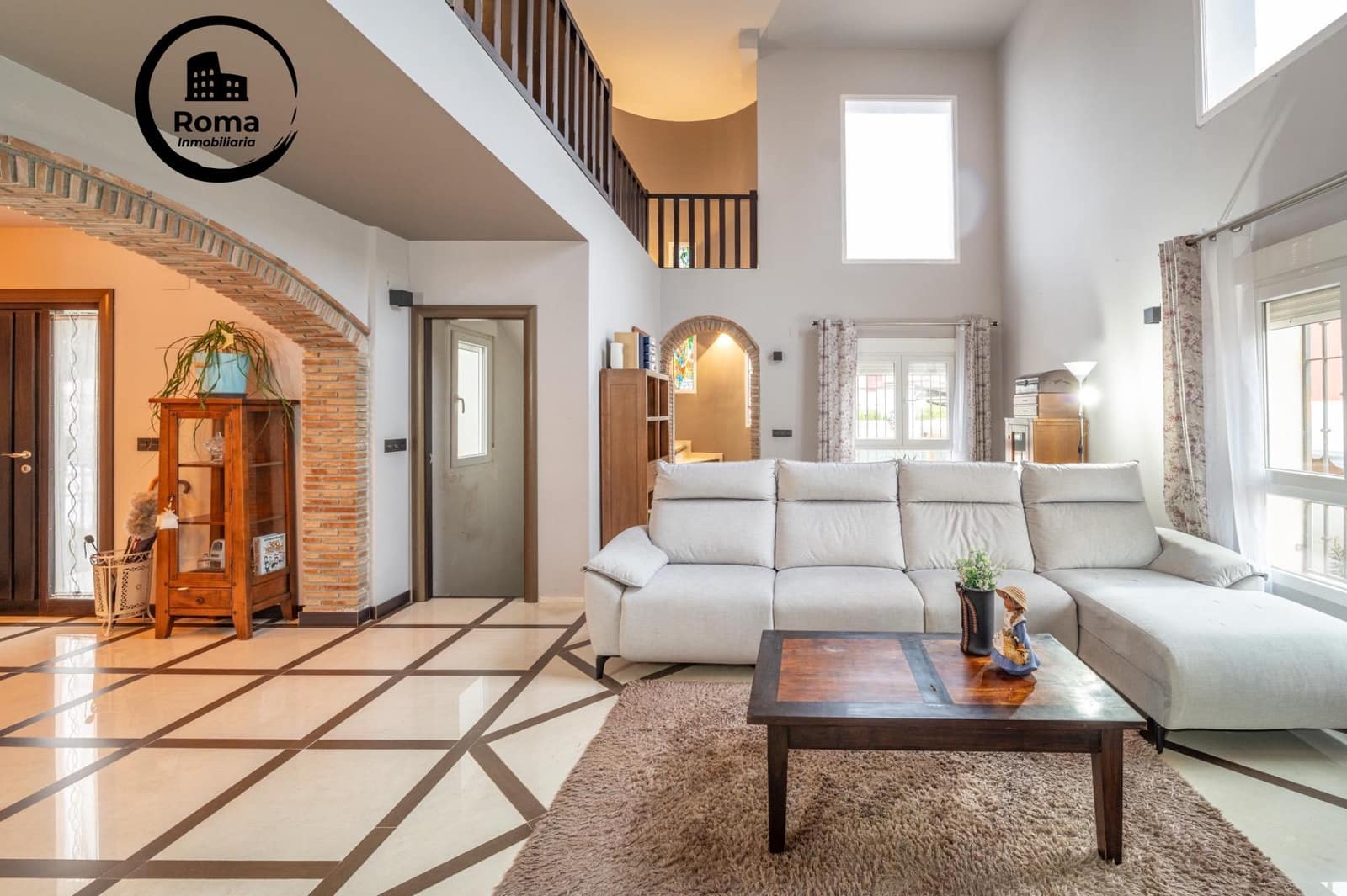 6 slaapkamer Villa te koop in Otura met zwembad garage - € 445.000 (Ref: 9456417)