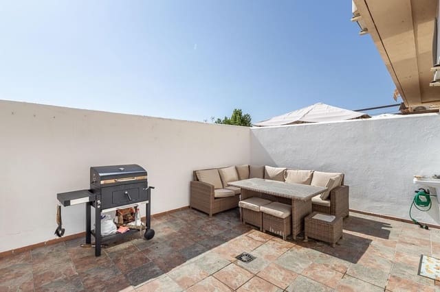 3 slaapkamer Rijtjeshuis te koop in Ogíjares met garage - € 225.000 (Ref: 9456418)