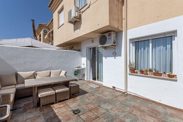 3 slaapkamer Rijtjeshuis te koop in Ogíjares met garage - € 225.000 (Ref: 9456418)