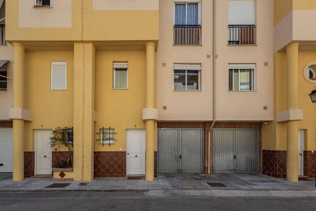 3 bedroom Terraced Villa for sale in Ogijares with garage - € 225,000 (Ref: 9456418)