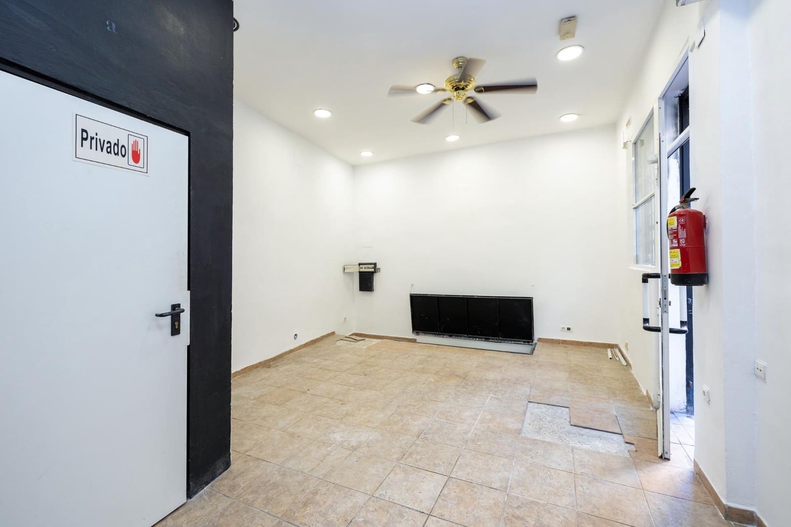 Local Comercial en Granada ciudad en venta - 75.000 € (Ref: 9456424)