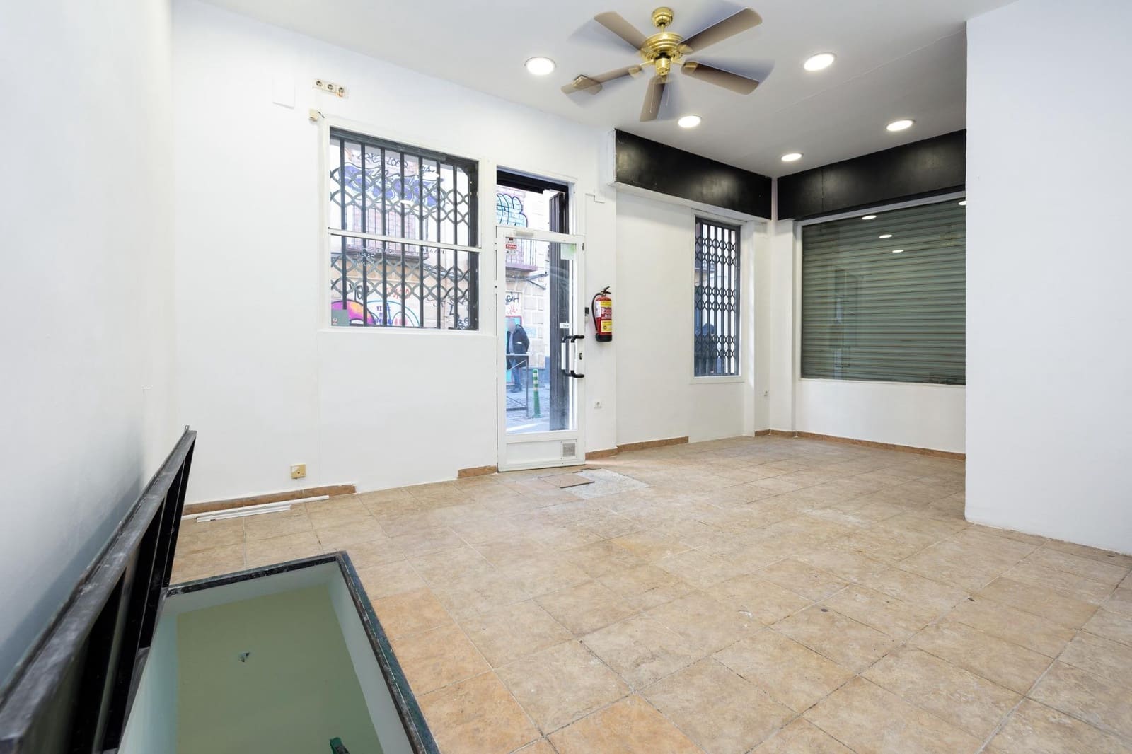 Local Comercial en Granada ciudad en venta - 75.000 € (Ref: 9456424)