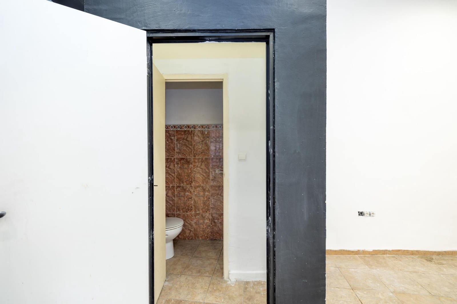 Local Comercial en Granada ciudad en venta - 75.000 € (Ref: 9456424)