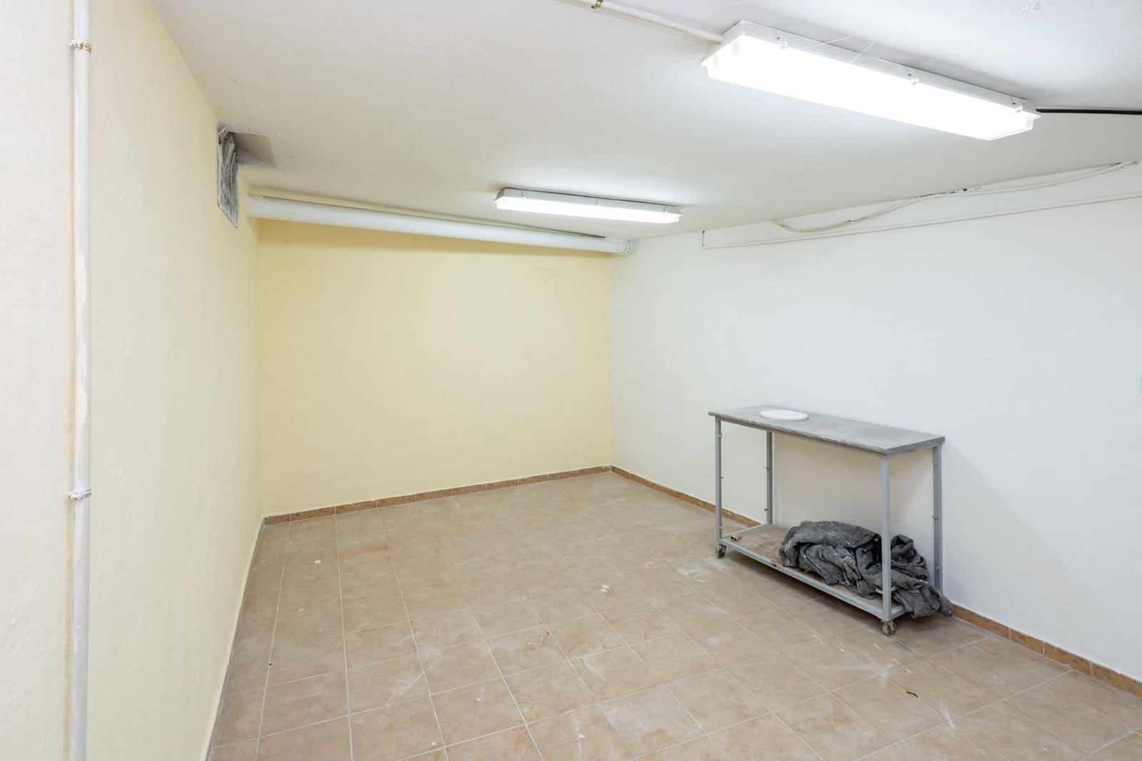 Local Comercial en Granada ciudad en venta - 75.000 € (Ref: 9456424)