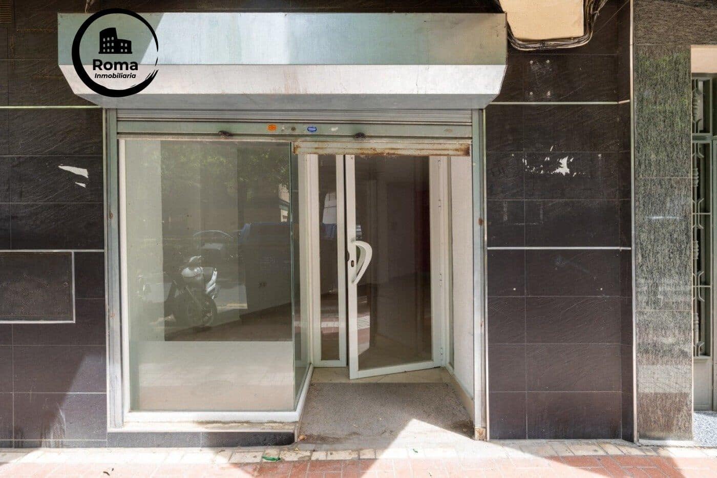 Comercial para venda em Granada cidade - 75 000 € (Ref: 9456425)