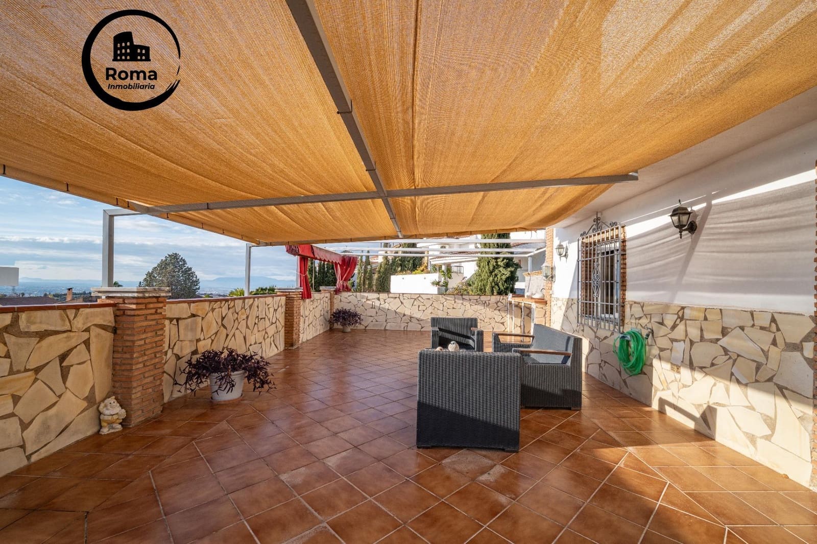 Chalet de 5 habitaciones en Granada ciudad en venta con garaje - 440.000 € (Ref: 9456427)