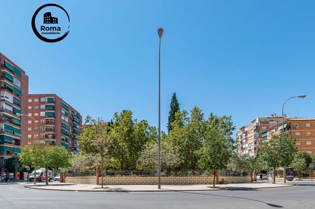 Piso de 3 habitaciones en Granada ciudad en venta - 215.000 € (Ref: 9462473)