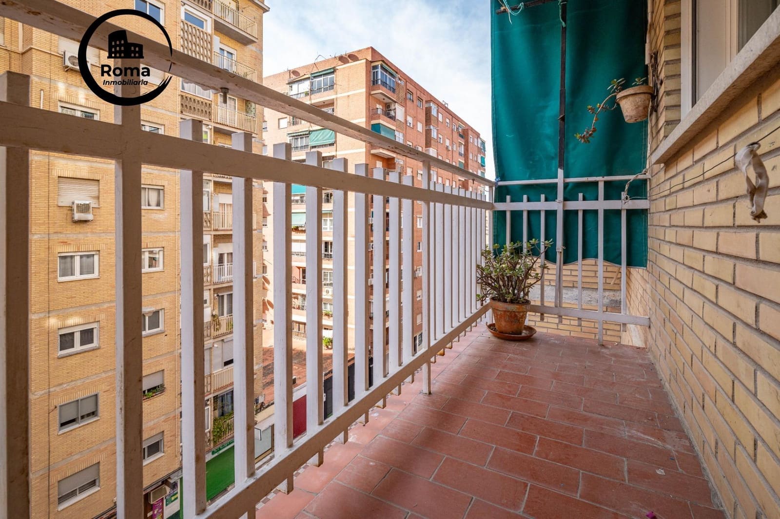 Piso de 3 habitaciones en Granada ciudad en venta - 215.000 € (Ref: 9462473)