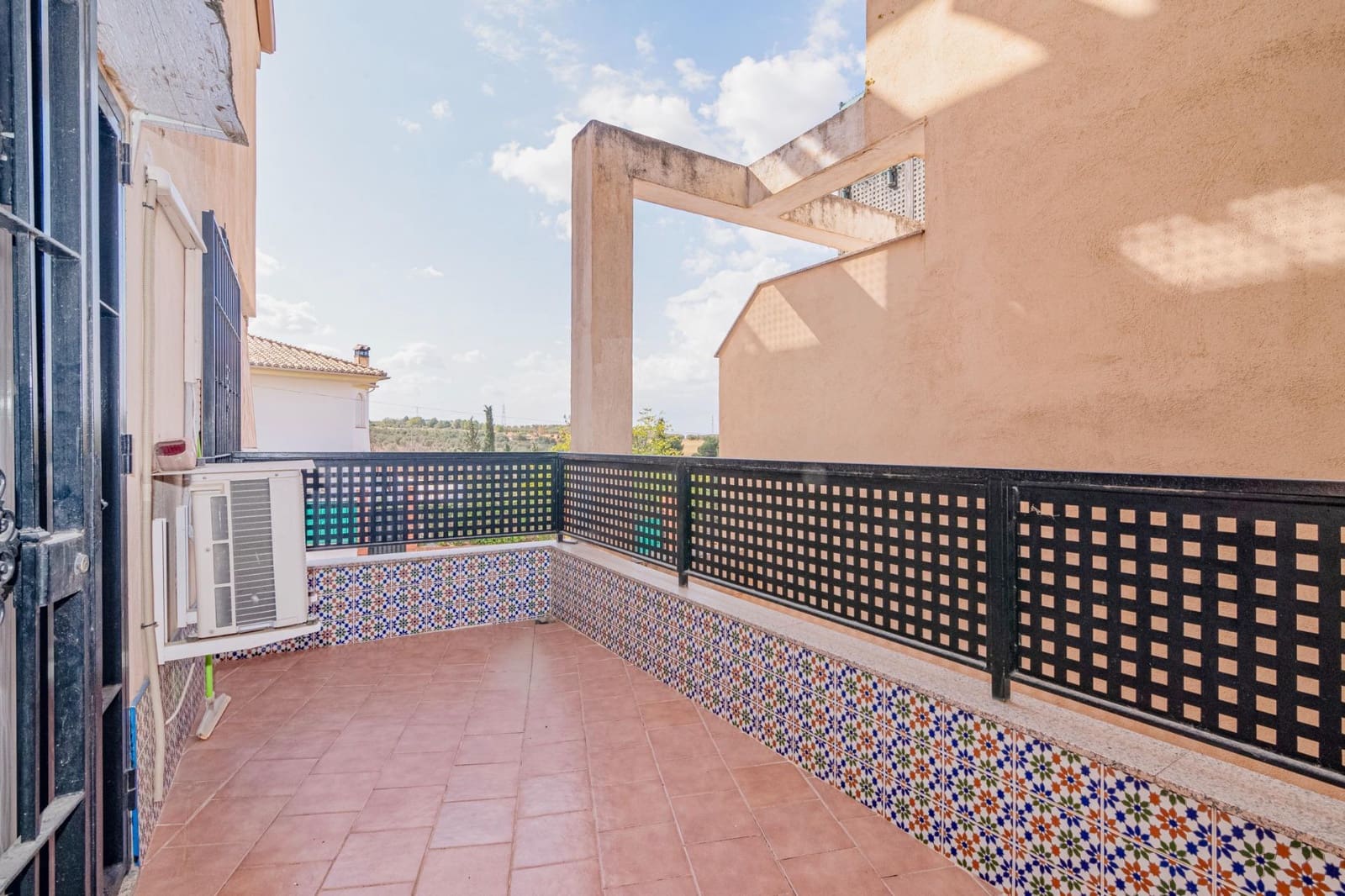 2 bedroom Flat for sale in Las Gabias with garage - € 156,000 (Ref: 9466039)