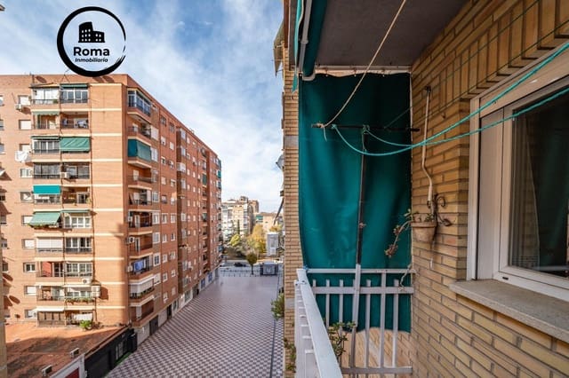 Piso de 3 habitaciones en Granada ciudad en venta - 215.000 € (Ref: 9466050)