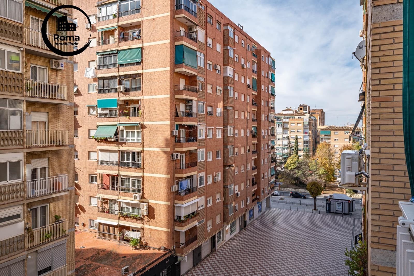 Piso de 3 habitaciones en Granada ciudad en venta - 215.000 € (Ref: 9466050)
