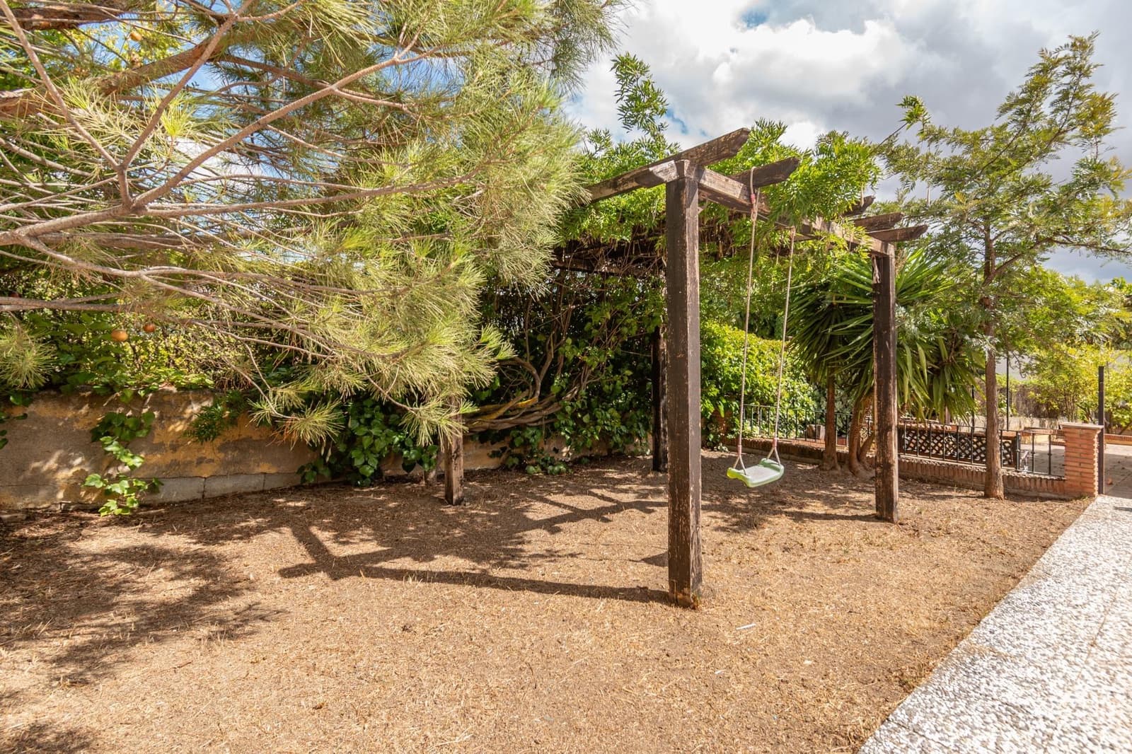 4 slaapkamer Villa te koop in Otura met zwembad garage - € 319.000 (Ref: 9466054)