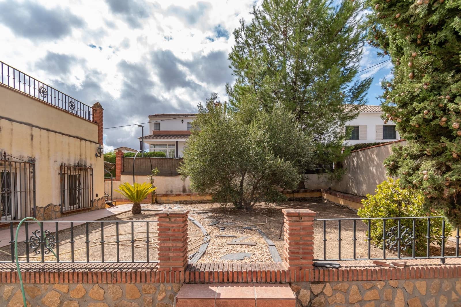 4 slaapkamer Villa te koop in Otura met zwembad garage - € 319.000 (Ref: 9466054)