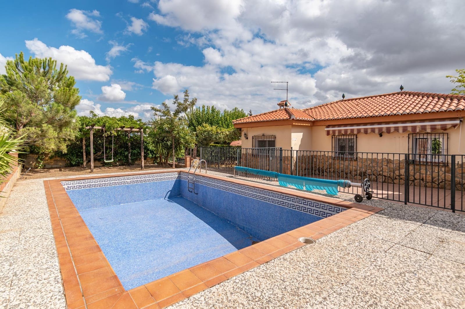 4 slaapkamer Villa te koop in Otura met zwembad garage - € 319.000 (Ref: 9466054)