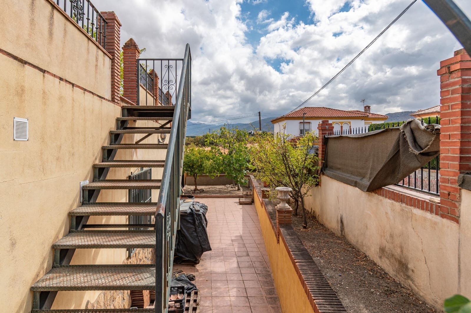 4 slaapkamer Villa te koop in Otura met zwembad garage - € 319.000 (Ref: 9466054)