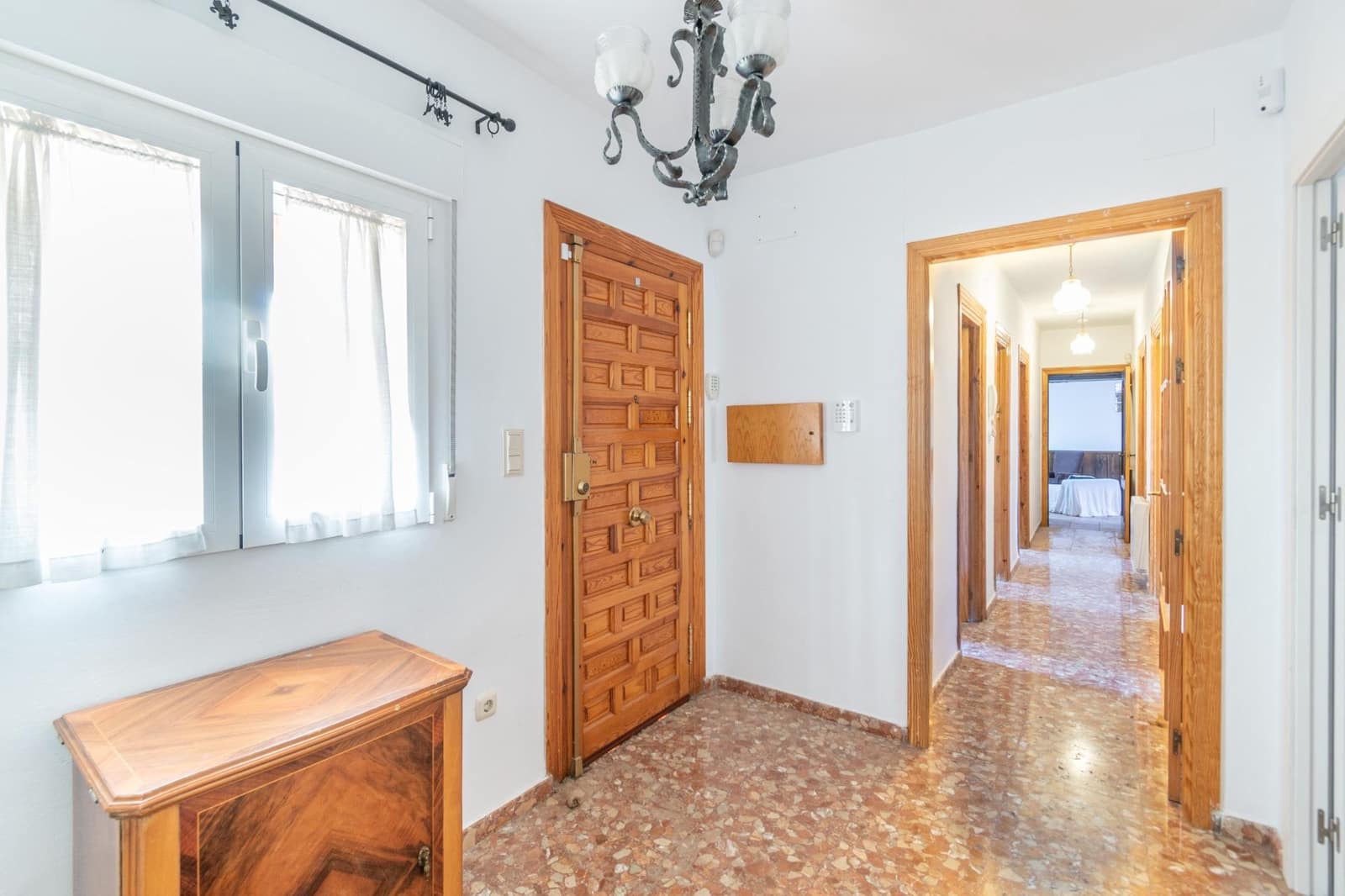 4 slaapkamer Villa te koop in Otura met zwembad garage - € 319.000 (Ref: 9466054)