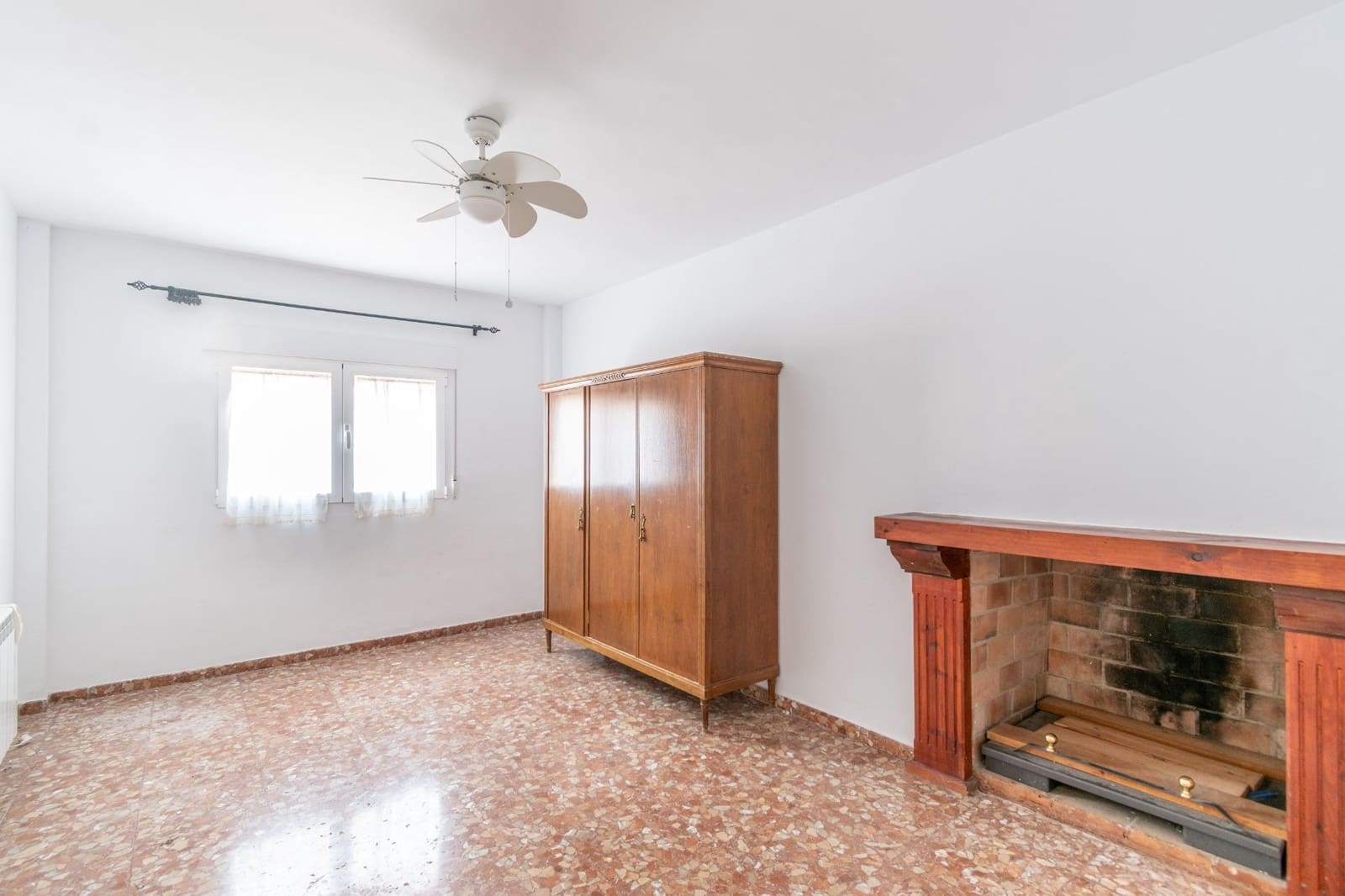 4 slaapkamer Villa te koop in Otura met zwembad garage - € 319.000 (Ref: 9466054)