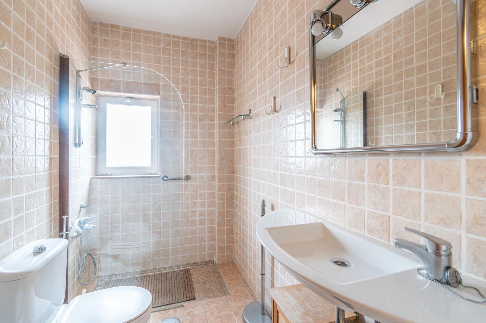 4 slaapkamer Villa te koop in Otura met zwembad garage - € 319.000 (Ref: 9466054)