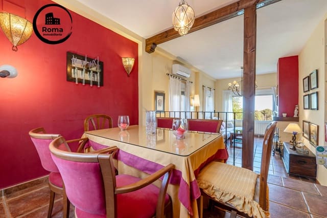 Chalet de 3 habitaciones en La Zubia en venta con piscina garaje - 350.000 € (Ref: 9466056)