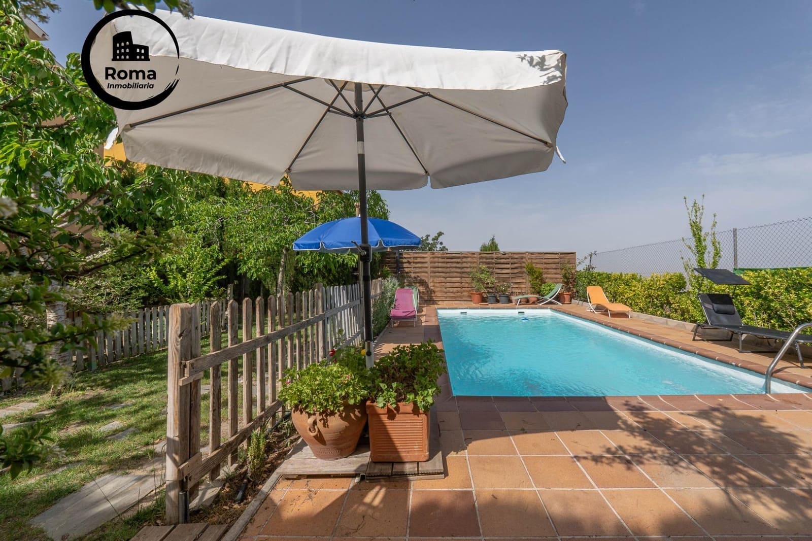 Chalet de 3 habitaciones en La Zubia en venta con piscina garaje - 350.000 € (Ref: 9466056)