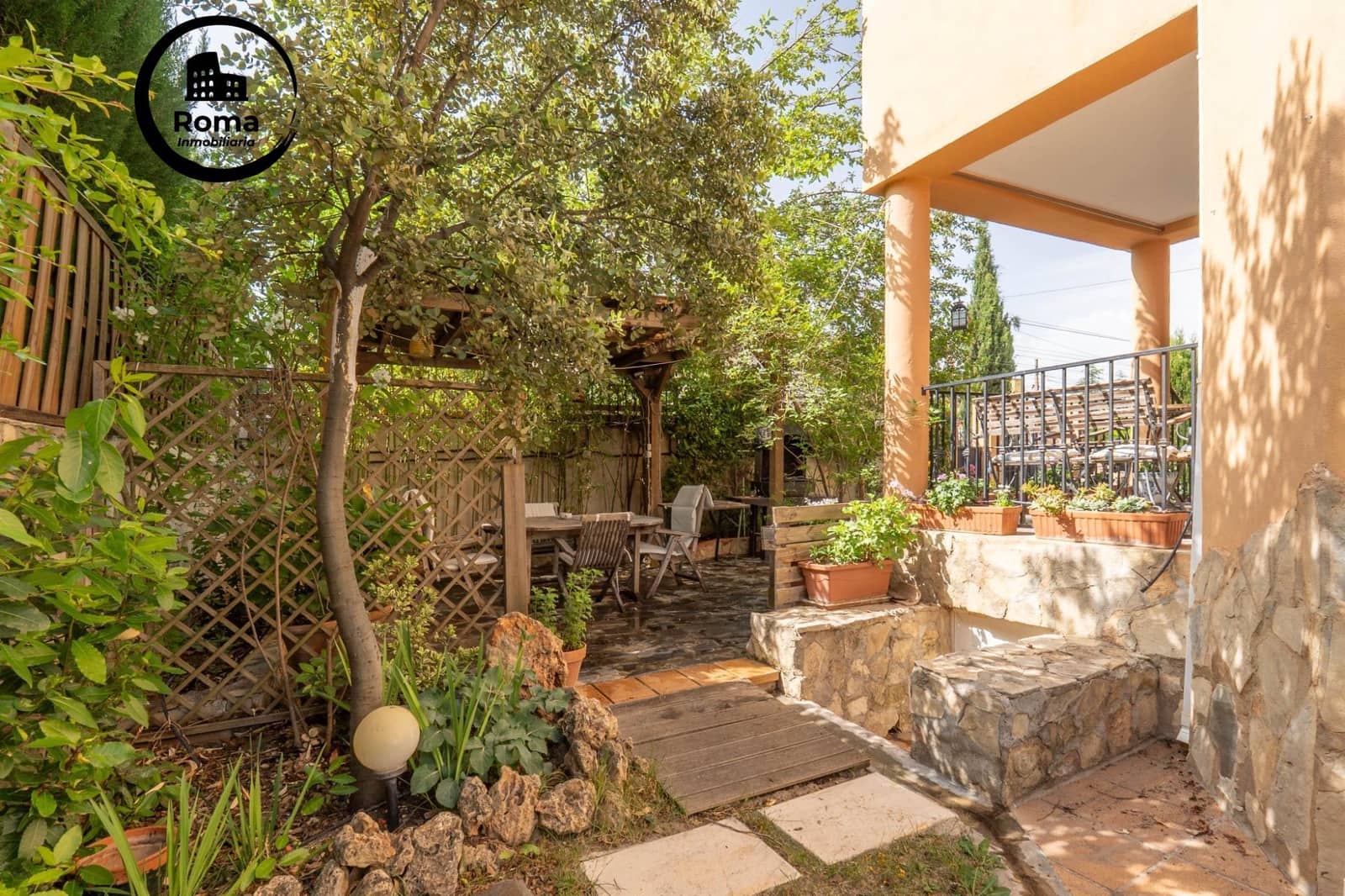 Chalet de 3 habitaciones en La Zubia en venta con piscina garaje - 350.000 € (Ref: 9466056)