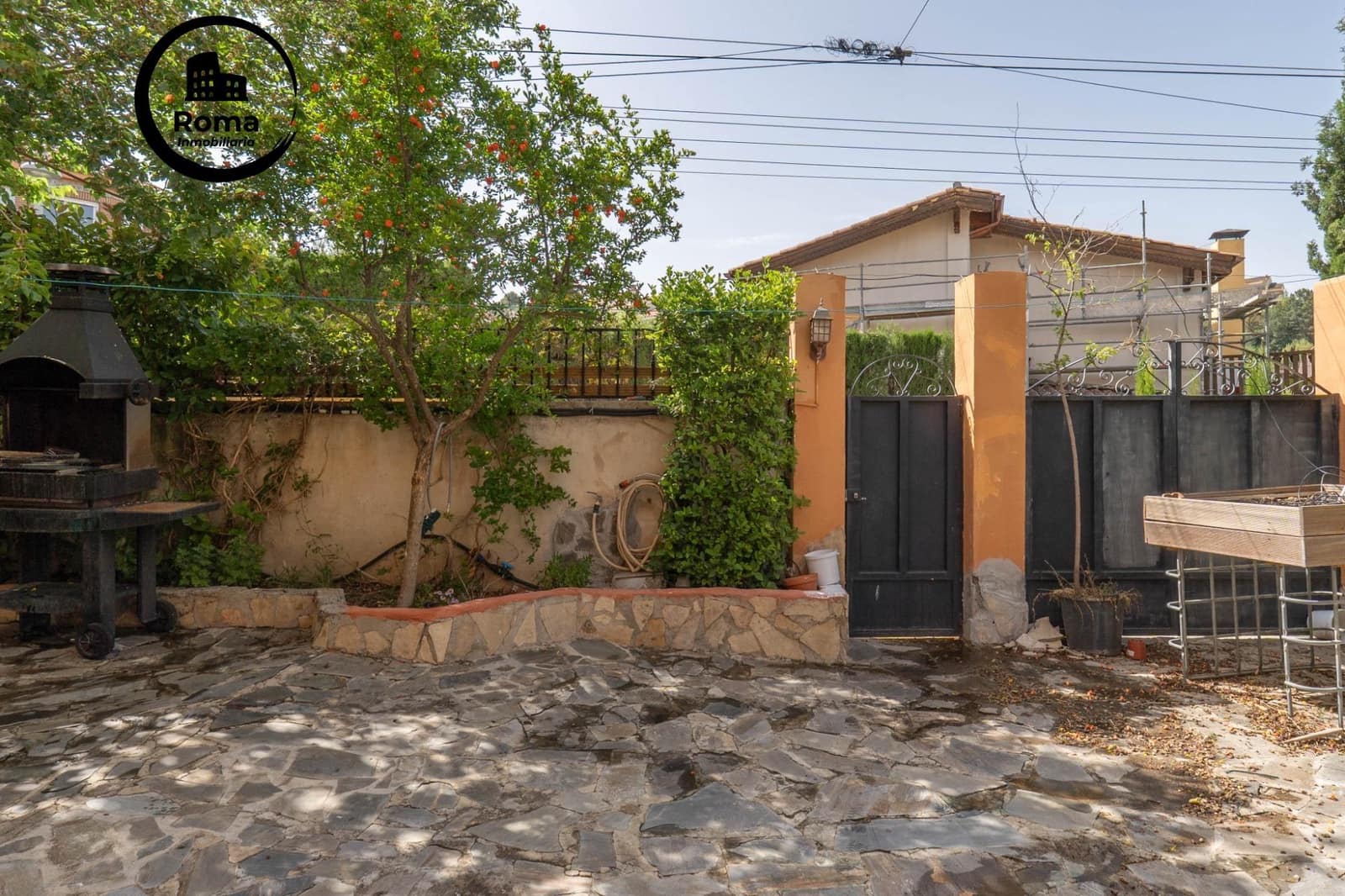 Chalet de 3 habitaciones en La Zubia en venta con piscina garaje - 350.000 € (Ref: 9466056)