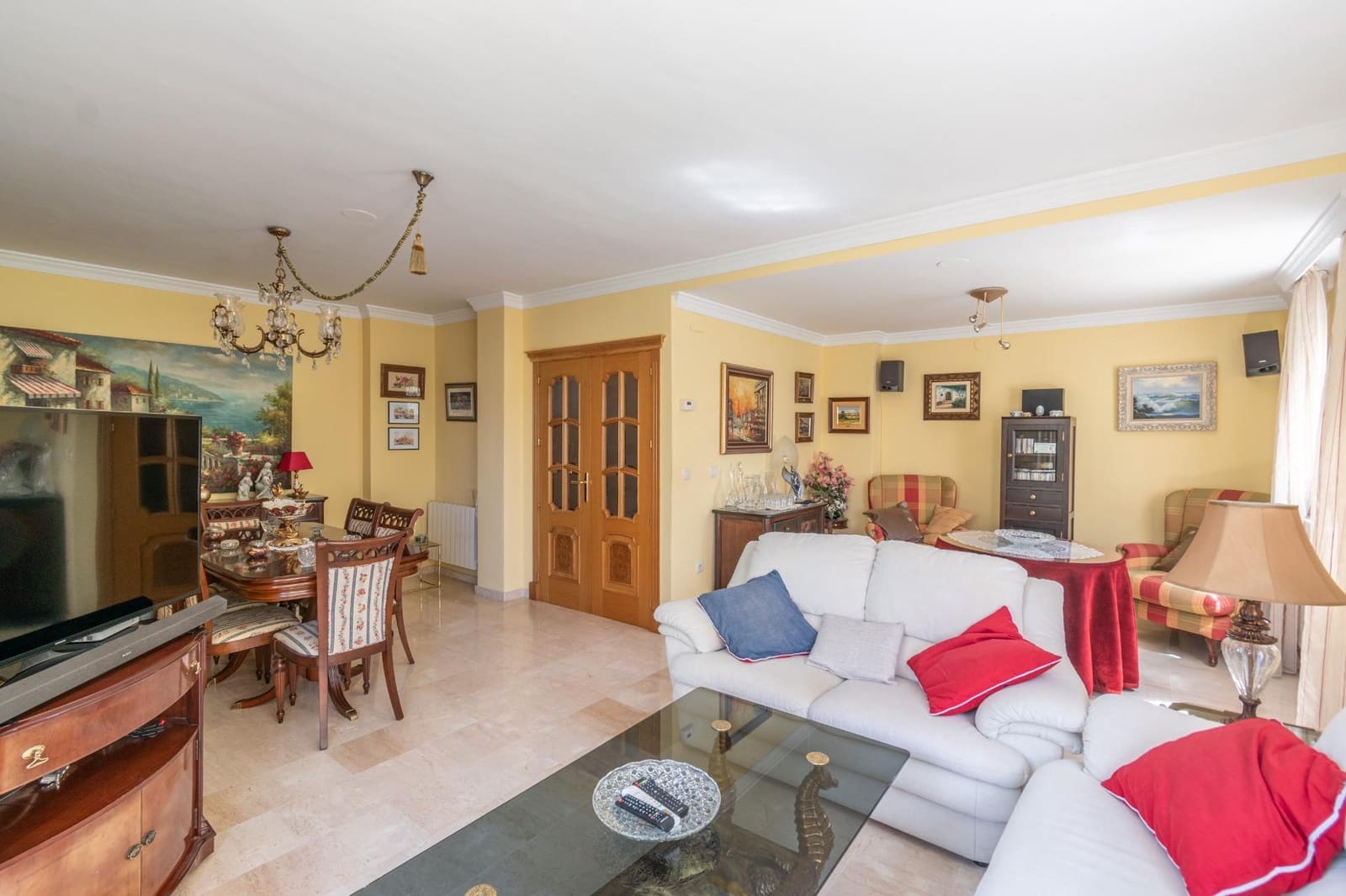 Chalet de 4 habitaciones en La Zubia en venta con piscina garaje - 380.000 € (Ref: 9466058)