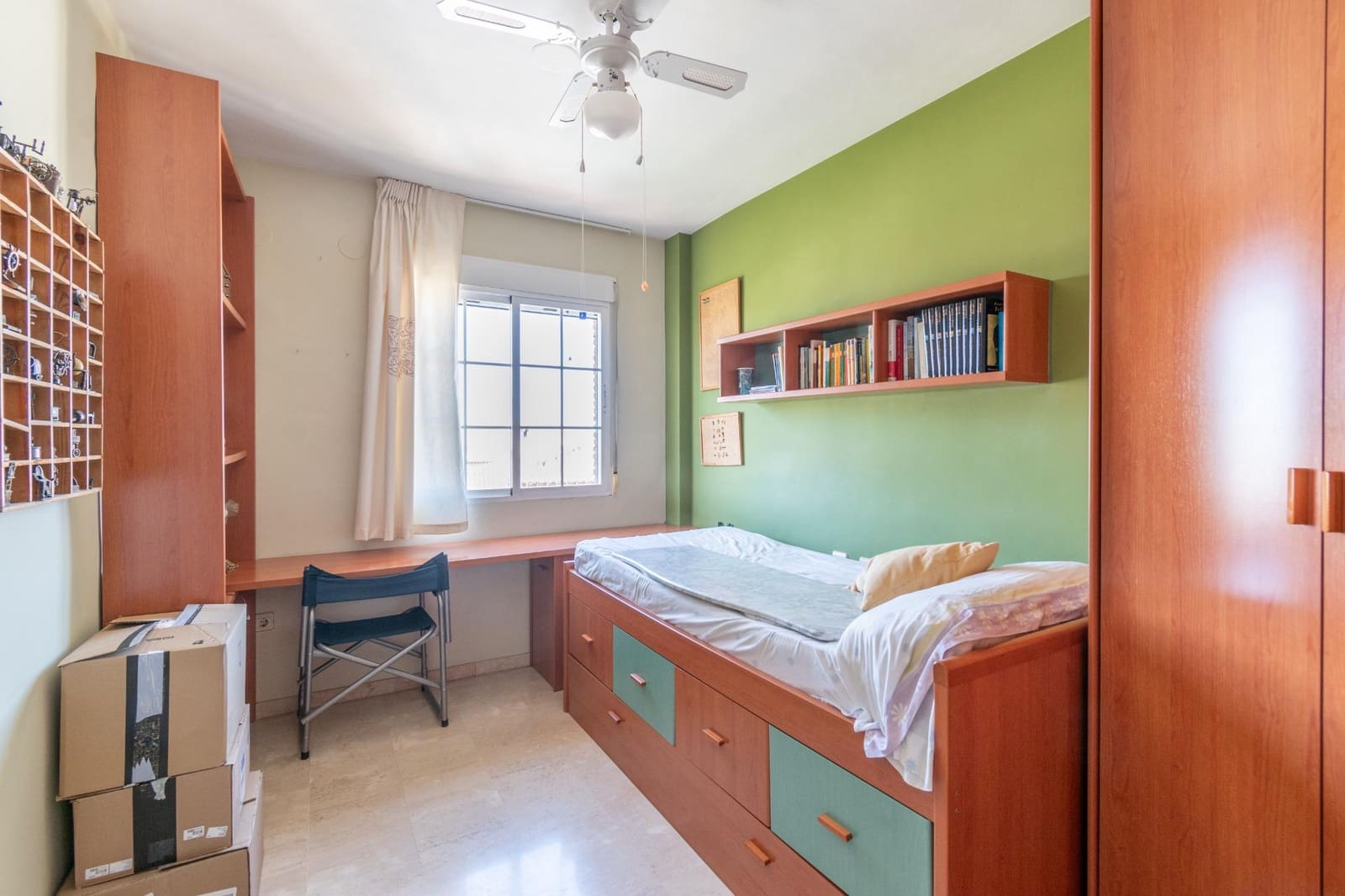 Chalet de 4 habitaciones en La Zubia en venta con piscina garaje - 380.000 € (Ref: 9466058)