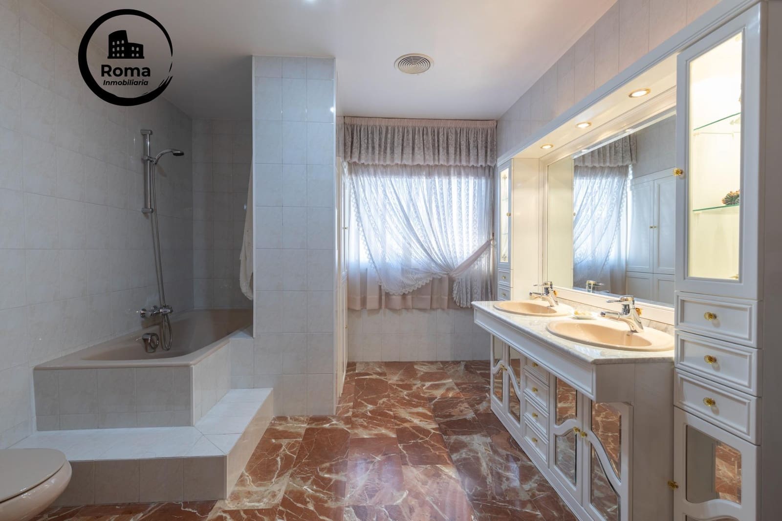 Pareado de 10 habitaciones en Jun en venta con garaje - 540.000 € (Ref: 9466060)