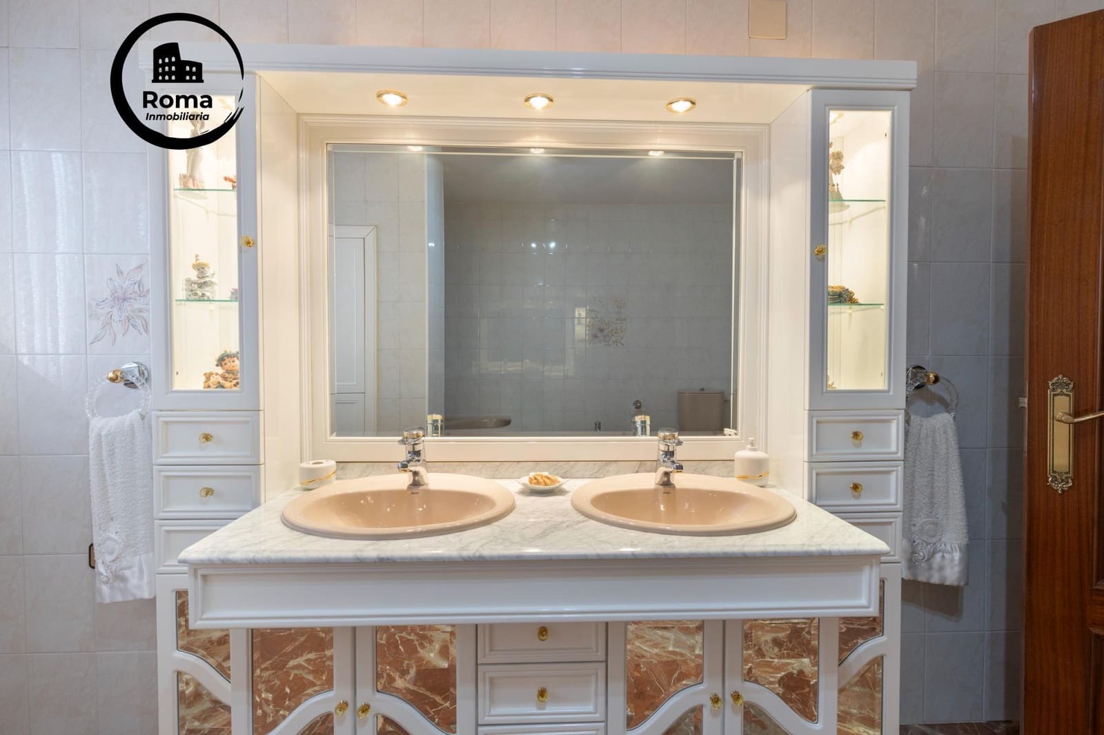 Pareado de 10 habitaciones en Jun en venta con garaje - 540.000 € (Ref: 9466060)