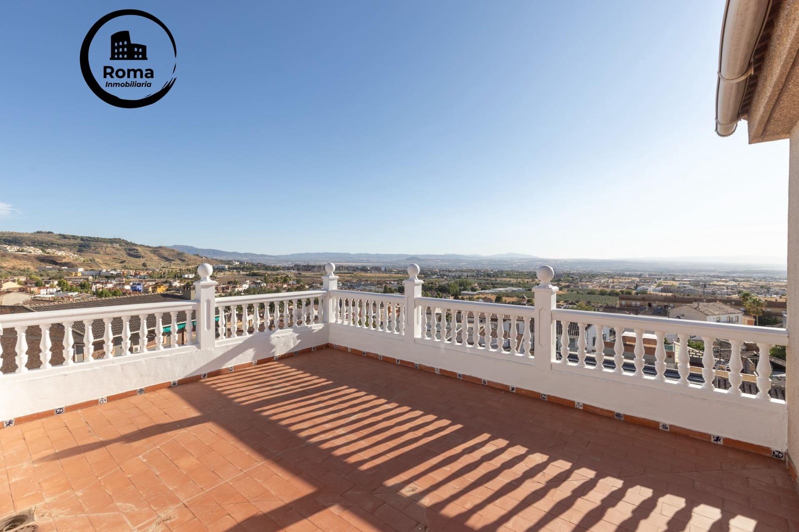 Pareado de 10 habitaciones en Jun en venta con garaje - 540.000 € (Ref: 9466060)