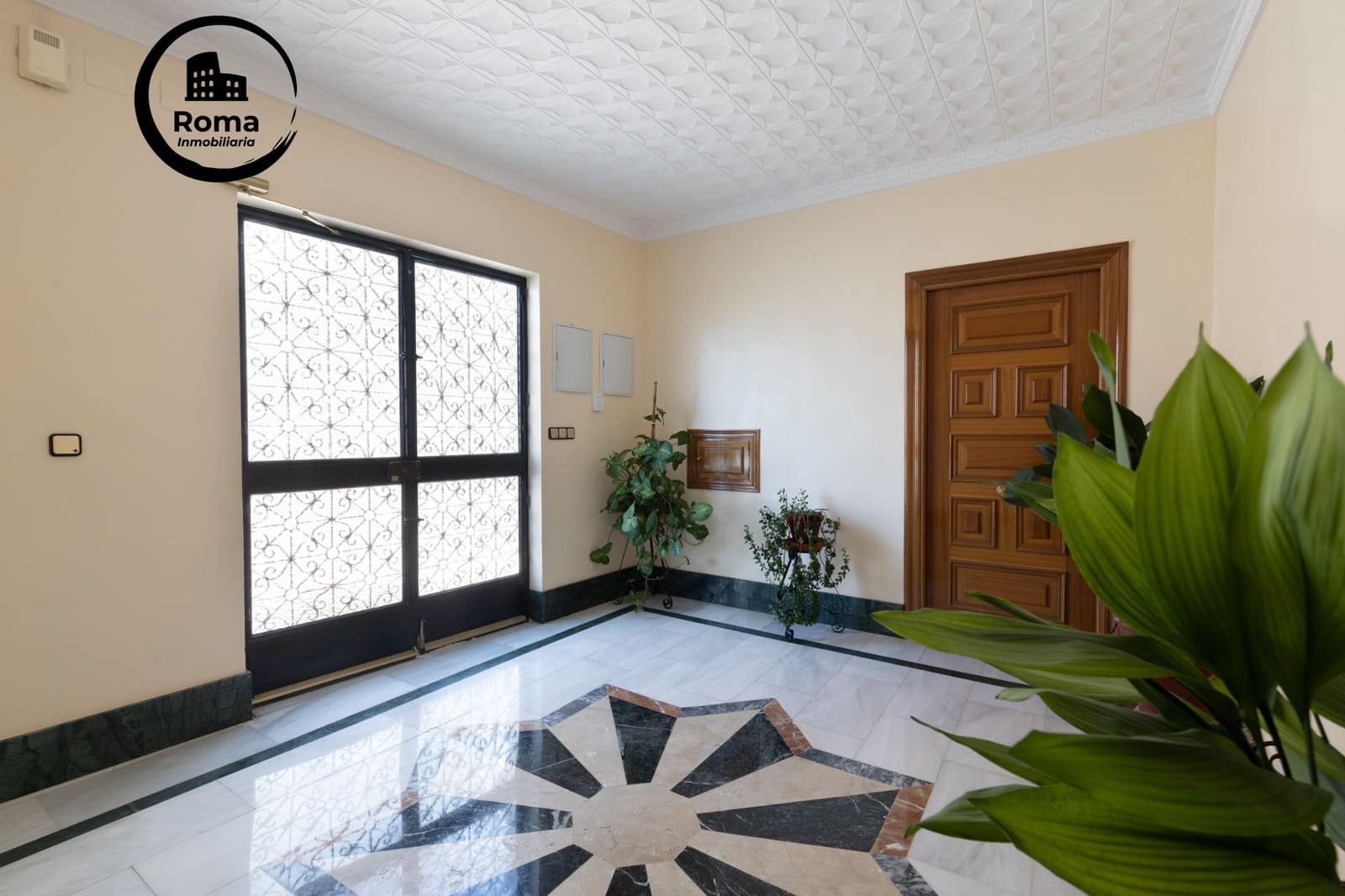 Pareado de 10 habitaciones en Jun en venta con garaje - 540.000 € (Ref: 9466060)