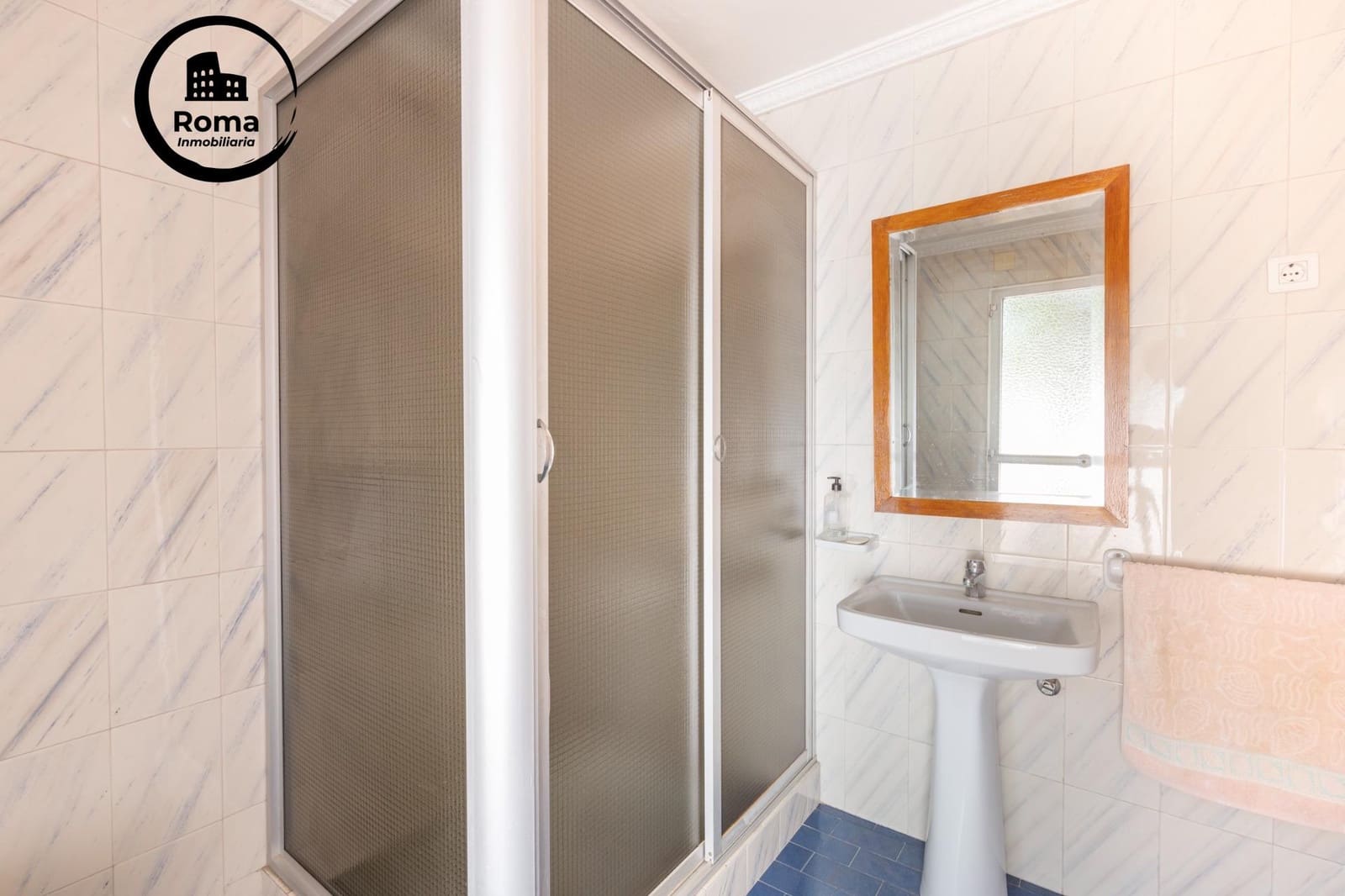 Pareado de 10 habitaciones en Jun en venta con garaje - 540.000 € (Ref: 9466060)