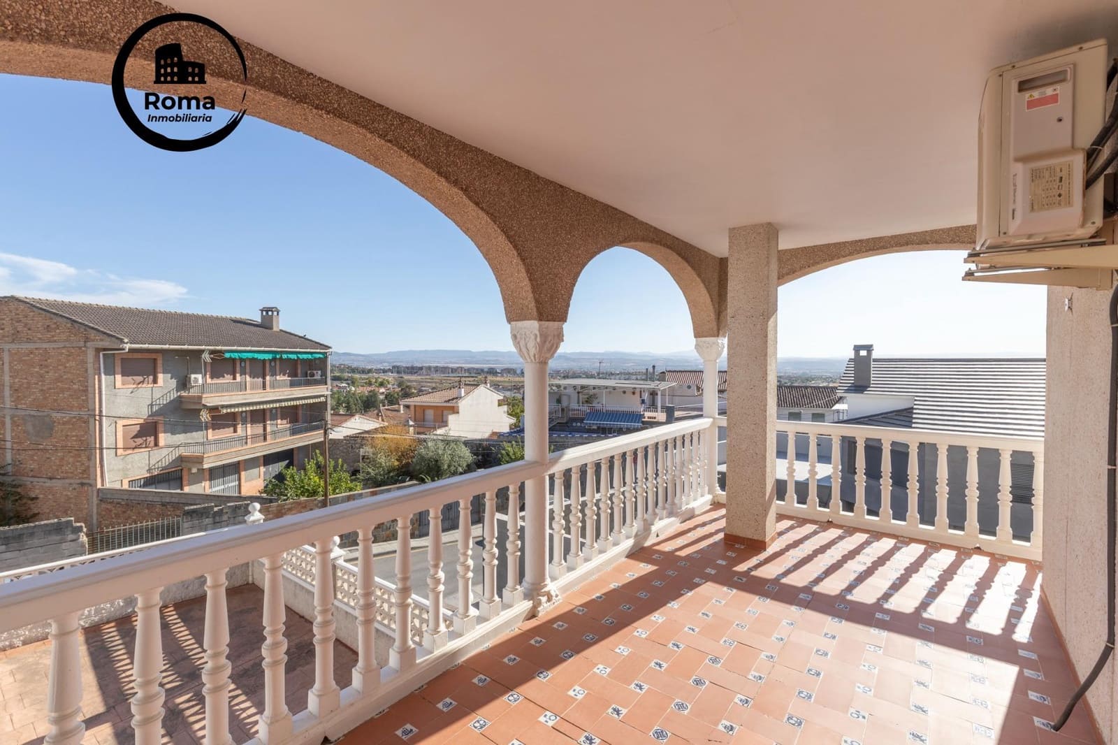 Pareado de 10 habitaciones en Jun en venta con garaje - 540.000 € (Ref: 9466060)