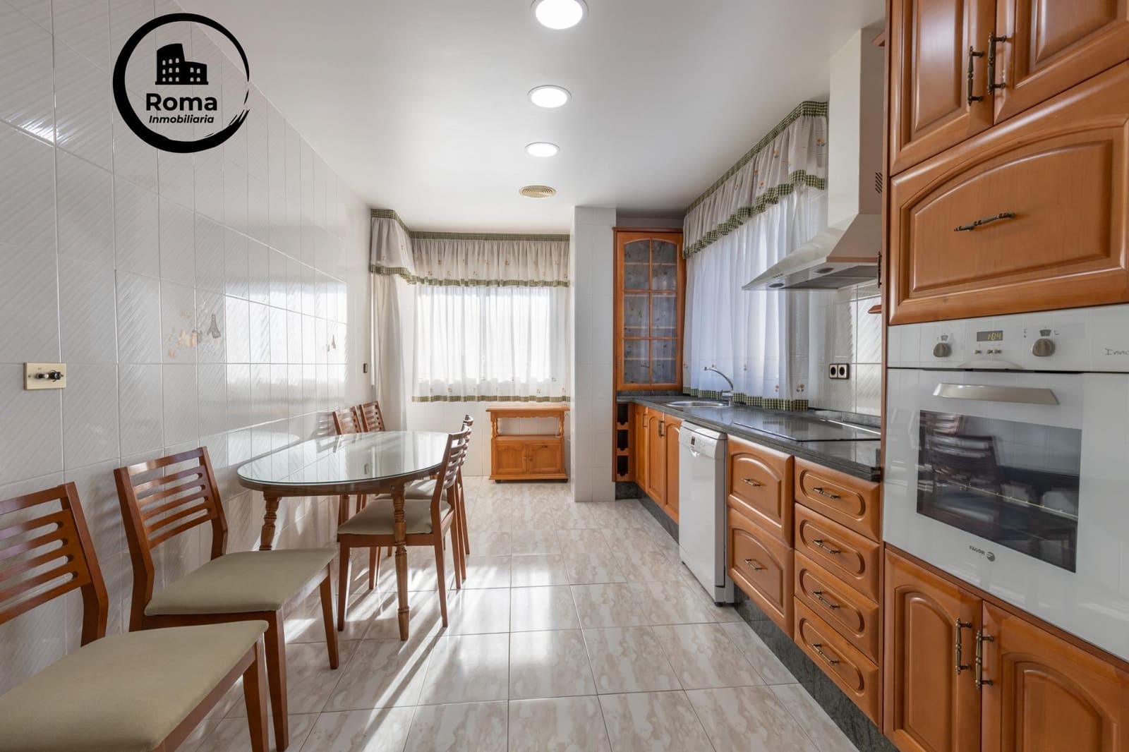 Pareado de 10 habitaciones en Jun en venta con garaje - 540.000 € (Ref: 9466060)