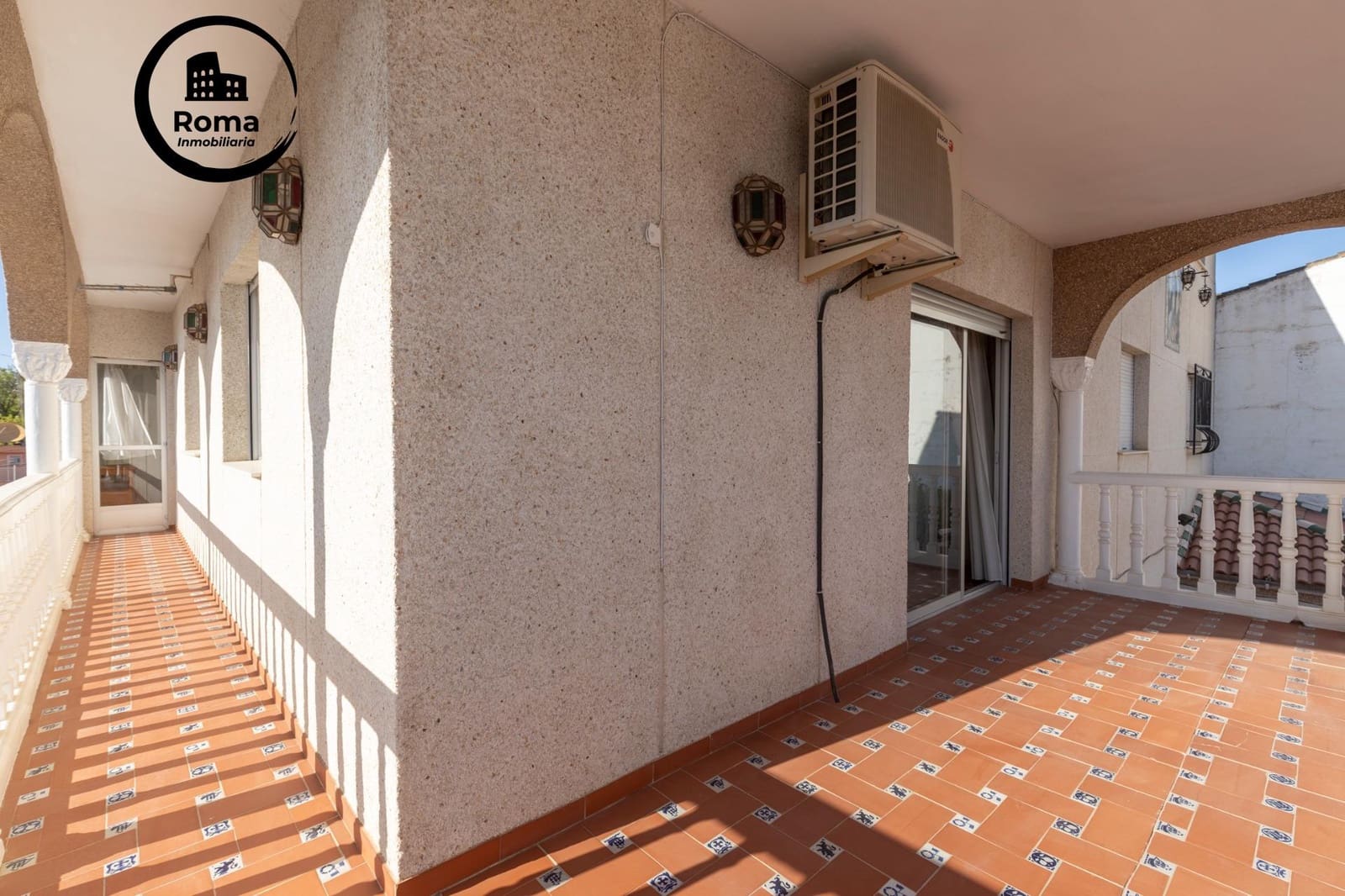 Pareado de 10 habitaciones en Jun en venta con garaje - 540.000 € (Ref: 9466060)